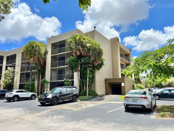 Fox Chase, 8615 NW 8th St #223, Fountainebleau, Florida 33126, image 1