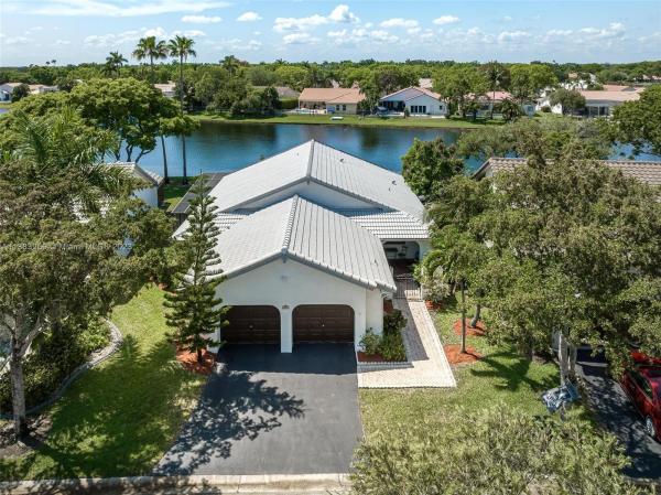 Patio Homes 2 At Country Isles, 2087 Montpeliar, Weston, Florida 33326, image 1