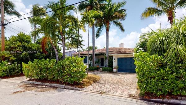 Altos Del Mar, 9048 Emerson Ave, Surfside, Florida 33154, image 2