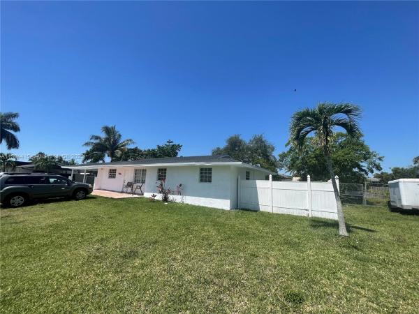 Homriv, 1720 NW 10th Ave, Homestead, Florida 33030, image 1