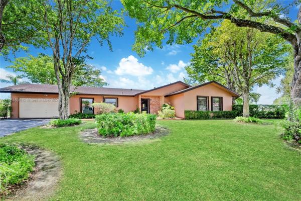 Pine Shore, 12441 SW 113th Ave, Kendall, Florida 33176, image 2