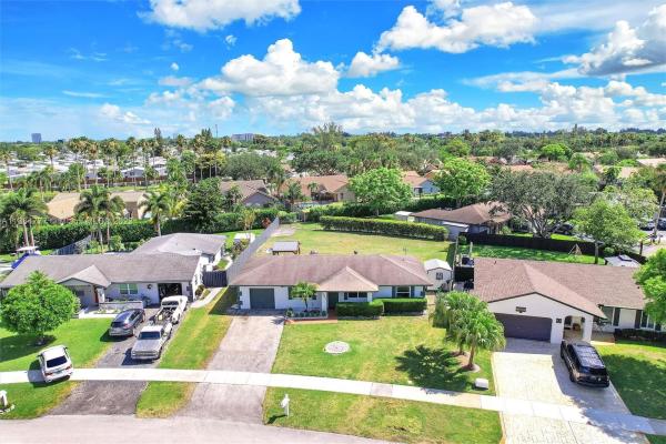 Orange Tree Lakes, 12811 SW 9th Pl, Davie, Florida 33325, image 2
