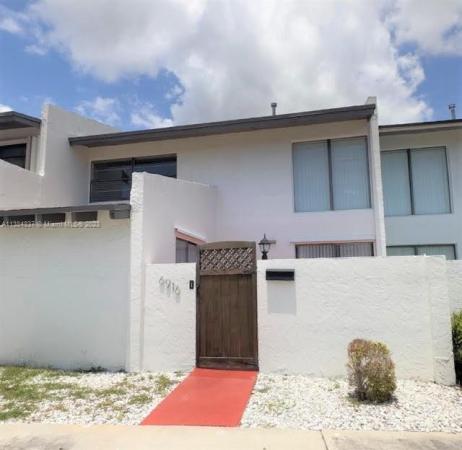 Snapper Creek Townhouses, 6916 SW 110th Ave, Kendall, Florida 33173, image 2
