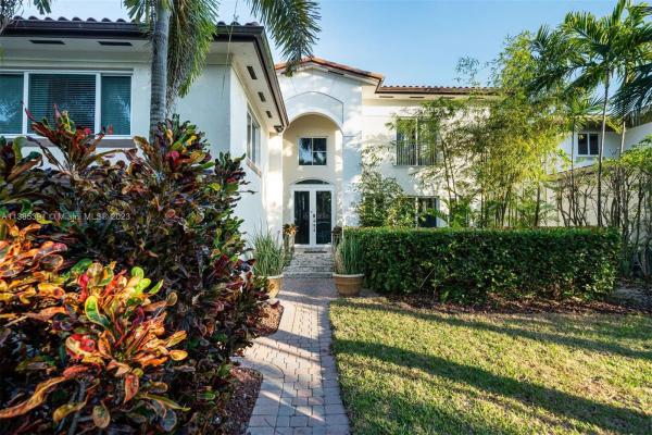 Nautilus, 4419 N Bay Rd, Miami Beach, Florida 33140, image 1