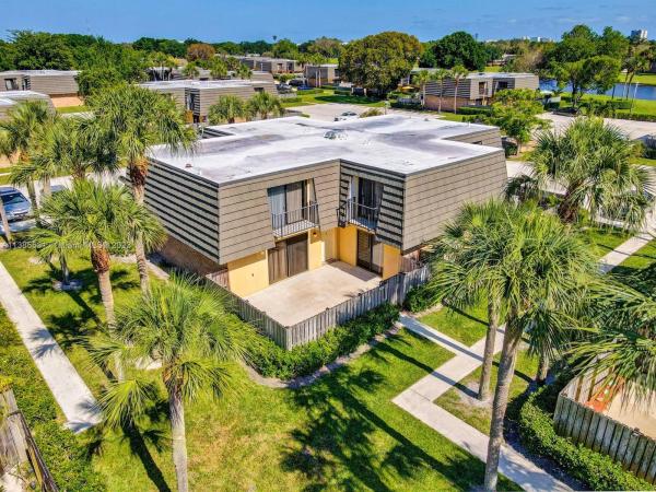 Village Of Sandalwood Lakes, 627 6th Way, West Palm Beach, Florida 33407, image 2
