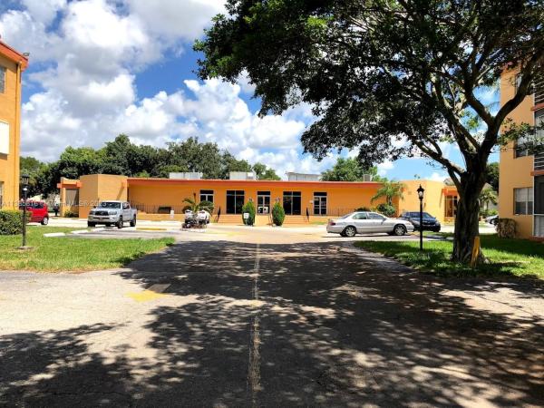 Heritage Circle, Deerfield Beach, Florida 33064, image 1