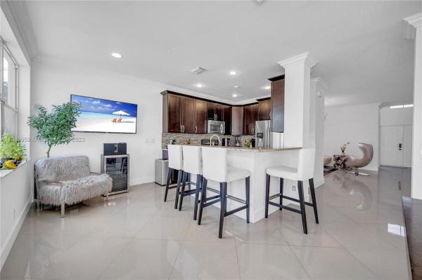 Savannah Falls, 1049 Thistle Creek Ct, Weston, Florida 33327, image 1