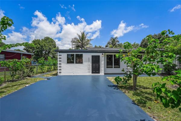 Biscayne Gardens, 851 NW 146th St, Golden Glades, Florida 33168, image 2
