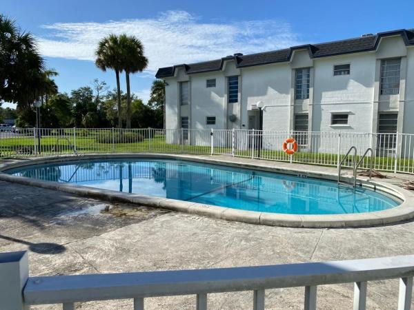 Sunset Palms West, 7232 SW 94th Pl #E7, Sunset, Florida 33173, image 1