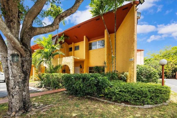 Taracoma Townhomes, 13725 SW 84th St #J, Kendale Lakes, Florida 33183, image 1