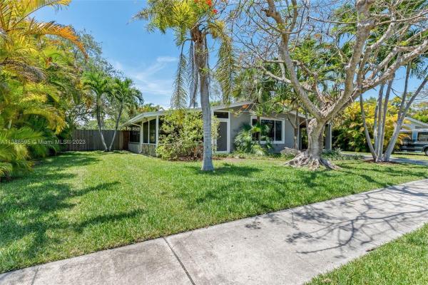 Bel Aire, 9835 Sterling Dr, Cutler Bay, Florida 33157, image 2