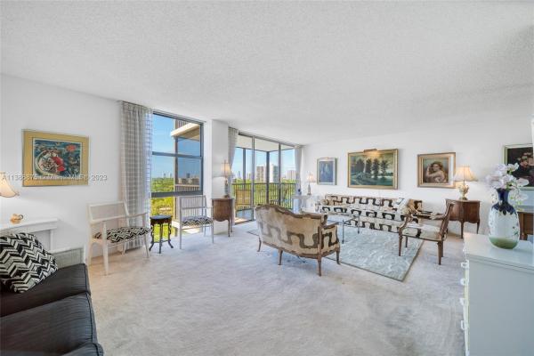 Coronado Tower 3, 20379 W Country Club Dr #840, Aventura, Florida 33180, image 2