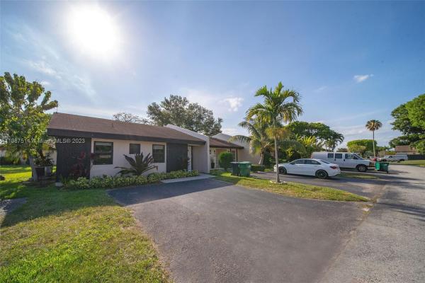 Bent Tree, 5410 SW 138th Ave, Kendale Lakes, Florida 33175, image 2