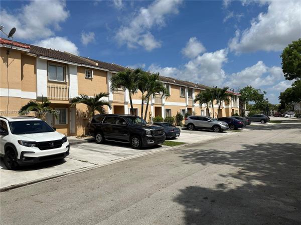 Weitzer Serena Lakes Townhomes, 17816 SW 141st Ct, Richmond West, Florida 33177, image 2