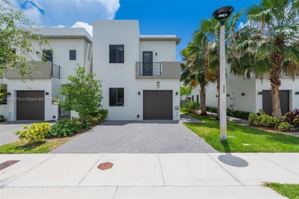 Century Park Place, 467 SW 91st Pl, Fountainebleau, Florida 33174, image 1