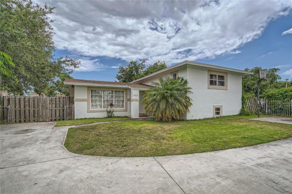 Mansionette Homes, 20225 NE 12th Ave, Ives Estates, Florida 33179, image 1