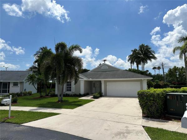 North Gate, 747 SE 27th Dr, Homestead, Florida 33033, image 2