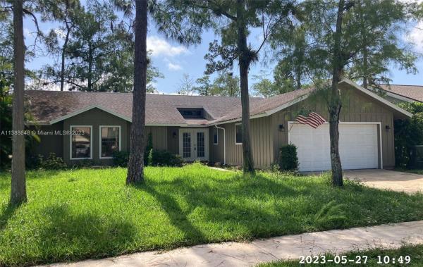 Sugar Pond Manor, 916 Daffodil Dr, Wellington, Florida 33414, image 2