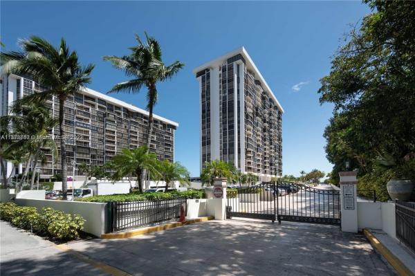 Brickell Place, 1925 Brickell Ave #1910, Miami, Florida 33129, image 2