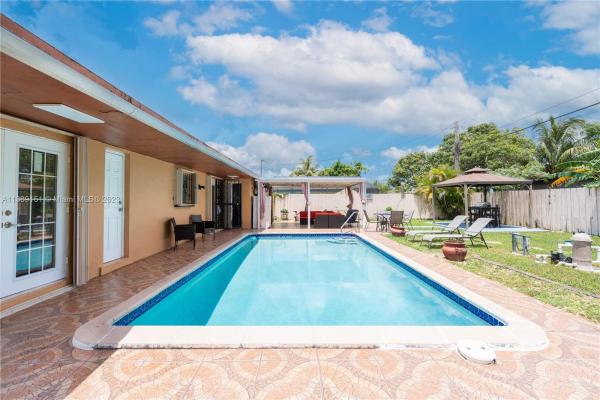 Scott Lake Manor, 1251 NW 173rd Ter, Miami Gardens, Florida 33169, image 2