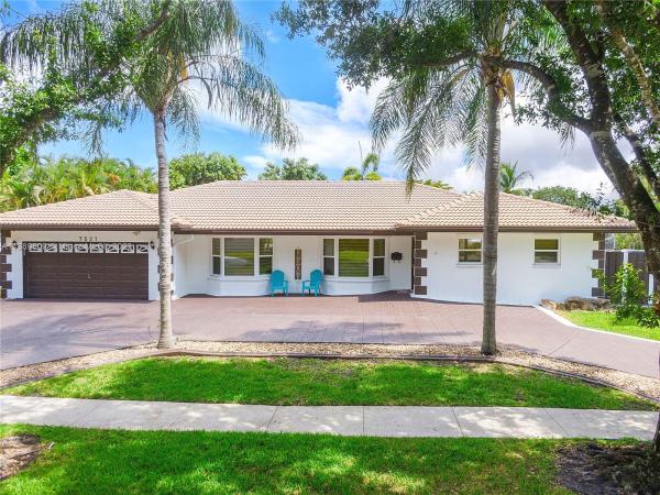 Plantations Secluded Gardens, 7521 NW 7th St, Plantation, Florida 33317, image 1