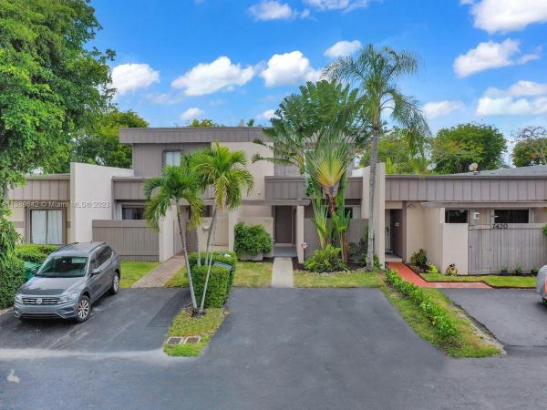 Creekside Villas, 7422 SW 105th Pl, Kendall, Florida 33173, image 1
