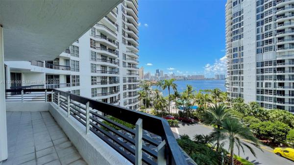 Mystic Pointe Tower 100, 19195 Mystic Pointe Dr #605, Aventura, Florida 33180, image 1
