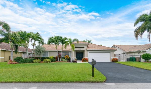 Waverly Hundred, 6331 Olde Moat Way, Davie, Florida 33331, image 1
