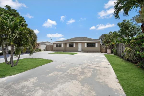 Seminole Manor, 452 Waseca Dr, Lake Worth Beach, Florida 33462, image 1