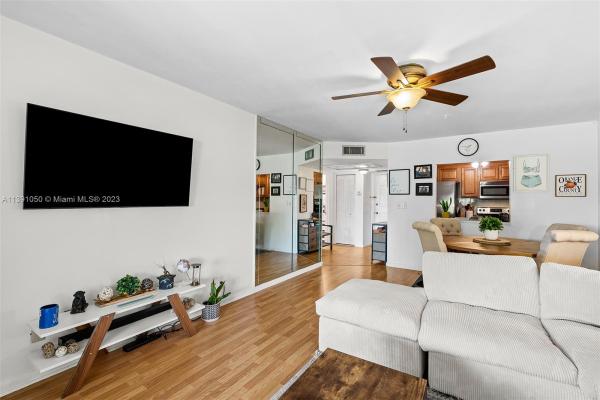 Barcelona North, 253 S Cypress Rd #235, Pompano Beach, Florida 33060, image 1
