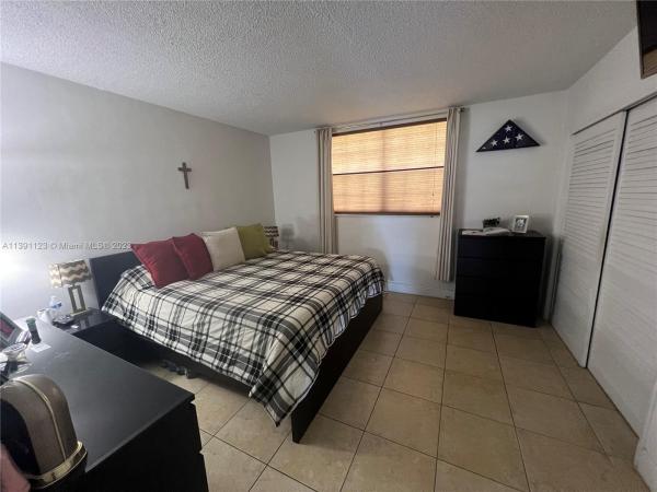 North Bay White House, 1790 79th St Cswy #B102, North Bay Village, Florida 33141, image 1