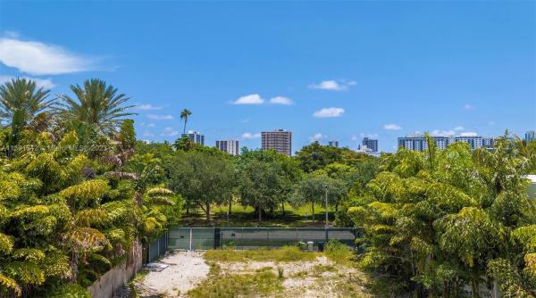 Mid Golf, 2464 Prairie Ave, Miami Beach, Florida 33140, image 1