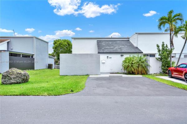 Greenway Lakes, 2221 SW 122nd Ct #2221, Tamiami, Florida 33175, image 1
