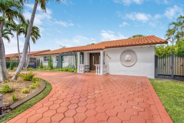 West Gardens, 506 SW 98th Ct, Fountainebleau, Florida 33174, image 1