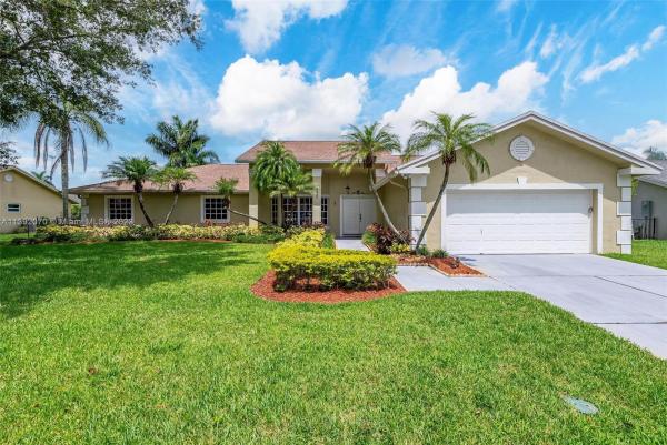 Pasadena Estates, 220 NW 197th Ave, Pembroke Pines, Florida 33029, image 1
