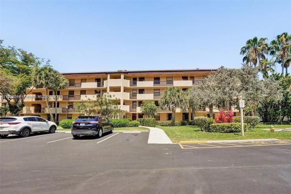 Applewood Village 1, 2659 N Carambola Cir N #403, Coconut Creek, Florida 33066, image 1