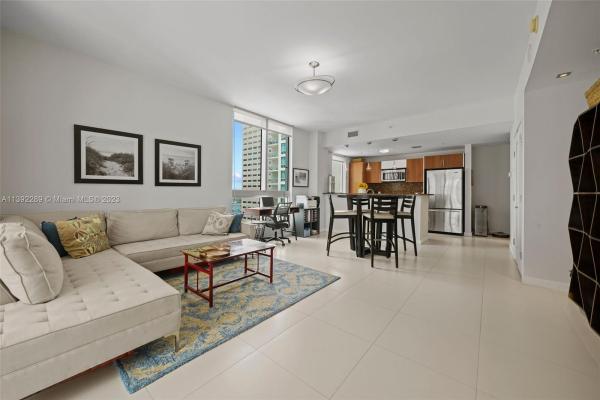 Met 1, 300 S Biscayne Blvd #T-2501, Miami, Florida 33131, image 2