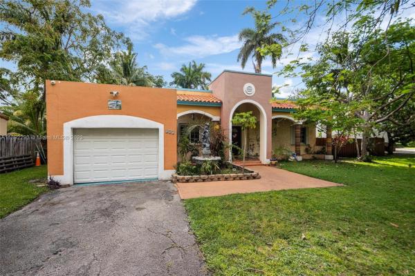 Country Club Estates, 885 Lake Dr, Miami Springs, Florida 33166, image 2