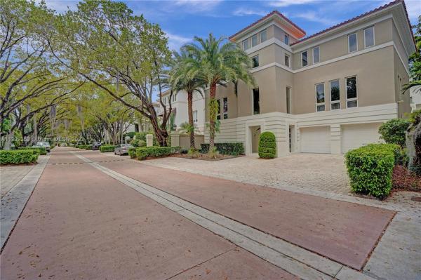 Bayshore Villas, 3521 Bayshore Villas Dr, Miami, Florida 33133, image 1