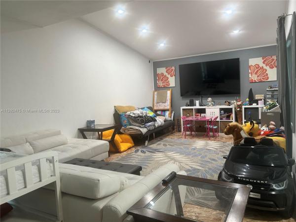 Snapper Creek Townhouses, 11079 SW 69th Ter, Kendall, Florida 33173, image 2