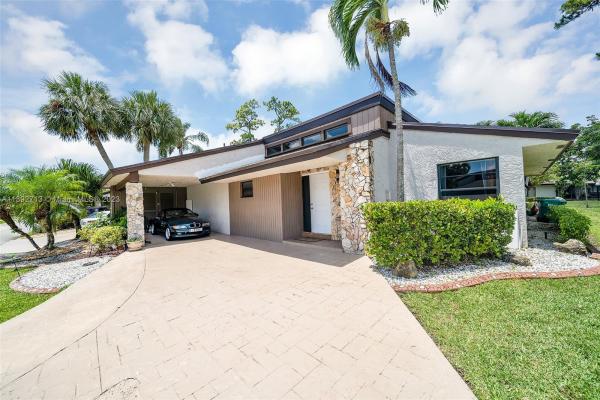 The Pines At Woodmont, 7817 Beechfern Cir #28, Tamarac, Florida 33321, image 1