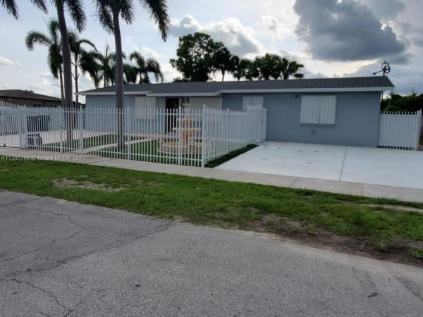 Princetonian, 25420 SW 124th Pl, Princeton, Florida 33032, image 2