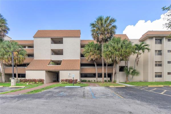 Summertree Village, 511 Ives Dairy Rd #405-6, Ives Estates, Florida 33179, image 1