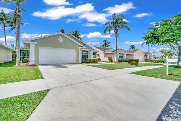 North Gate, 2590 SE 7th Pl, Homestead, Florida 33033, image 2