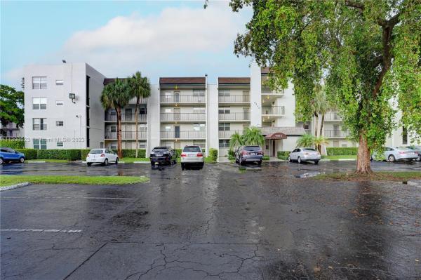 Poinciana Place Of Pine Island Ridge, 9440 Poinciana Pl #408, Davie, Florida 33324, image 2