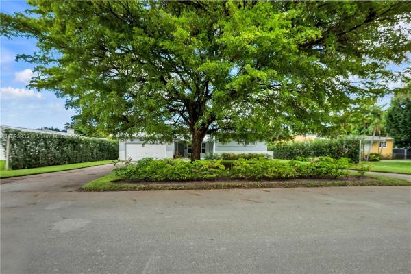 Hialeah Golf Course, 275 Chippewa St, Miami Springs, Florida 33166, image 1
