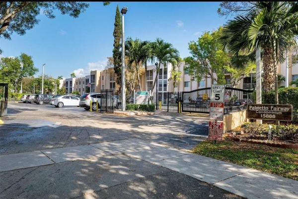 Palmetto Fairway, 15888 SW 95th Ave #327, Palmetto Estates, Florida 33157, image 1