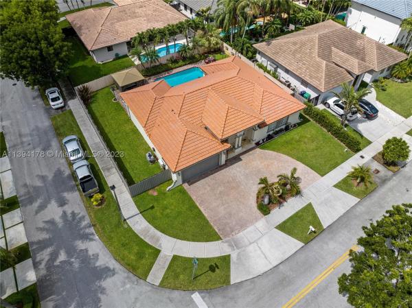 Garden Hills, 15736 SW 98th St, The Hammocks, Florida 33196, image 2