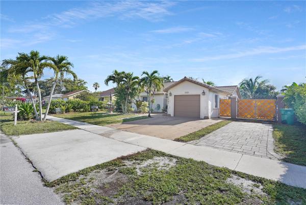 Country Lake Manors, 19741 NW 60th Ct, Country Club, Florida 33015, image 1