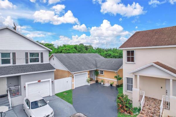 Charleston In The Pines, 10241 NW 6th St, Pembroke Pines, Florida 33026, image 1